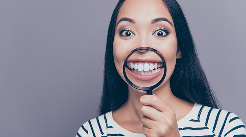 Woher stammen die vielen Redewendungen über Zähne?